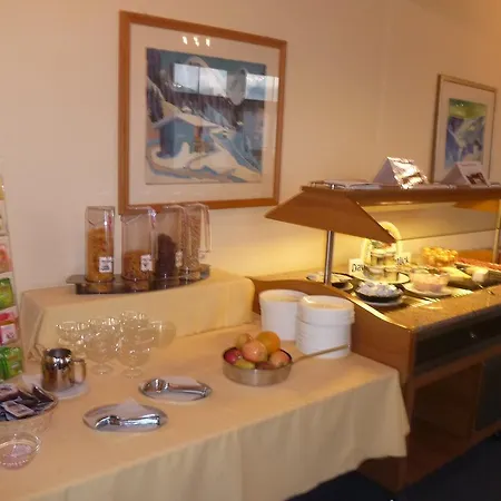 イン スポートホテル クラヴァーデル